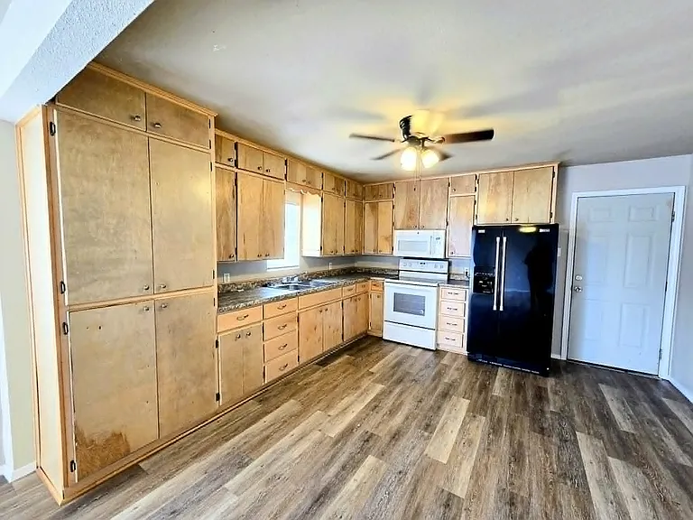 2606 Avenue V — Photo 9