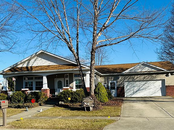 3rd image of 712 Flora Dr