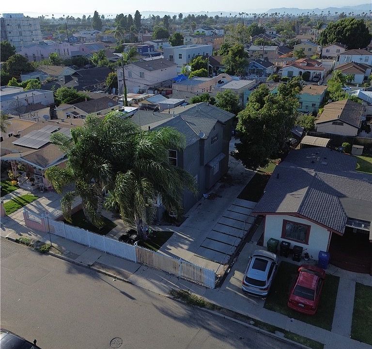 1st image of 207 W 85th Pl