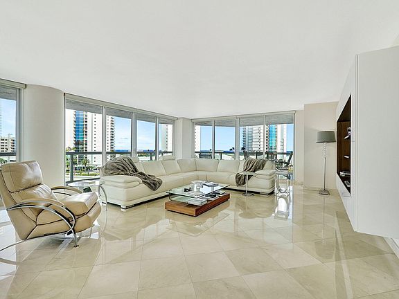 5th image of 16400 Collins Avenue #641