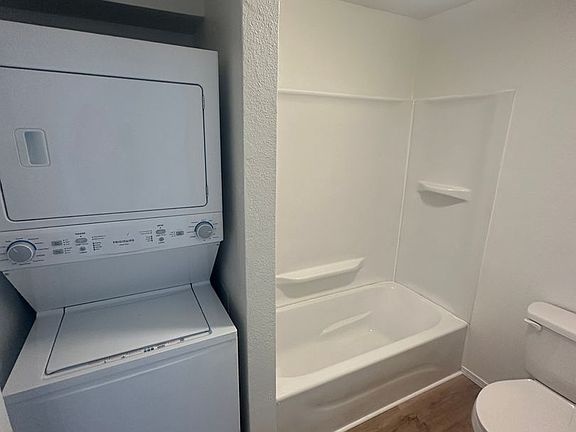 5th image of 305 Geraldine Rd SE APT A