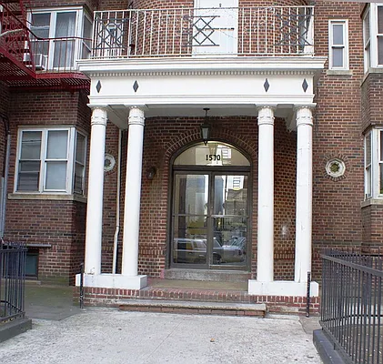 Rented by Norman Raindel, LREB | media 27