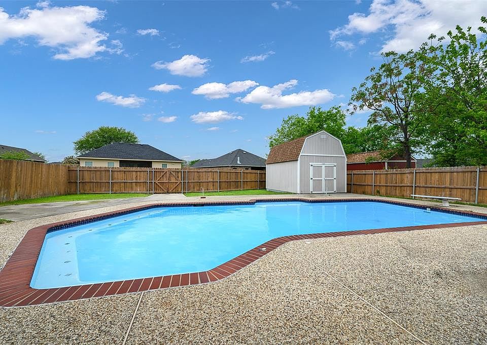 1st image of 2943 E Pepperidge Dr
