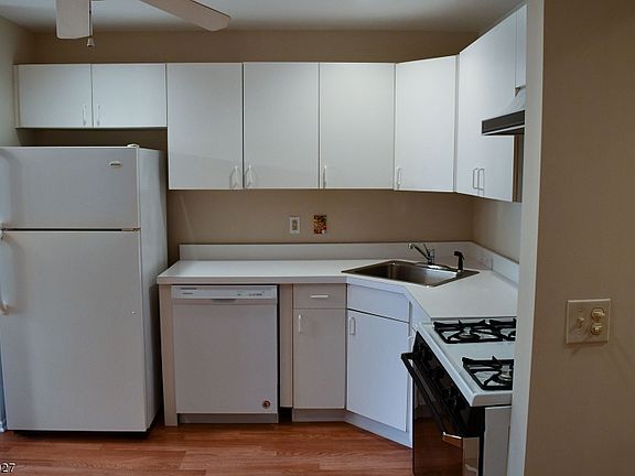 5th image of 10 Paris Cir