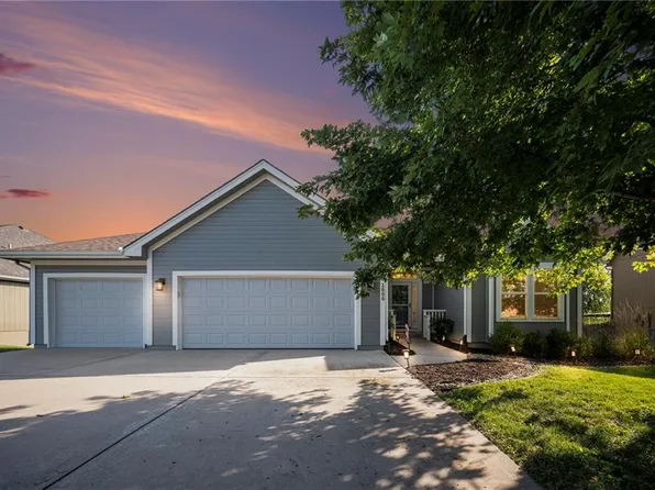 2000 Lake Dr, Smithville, MO 64089