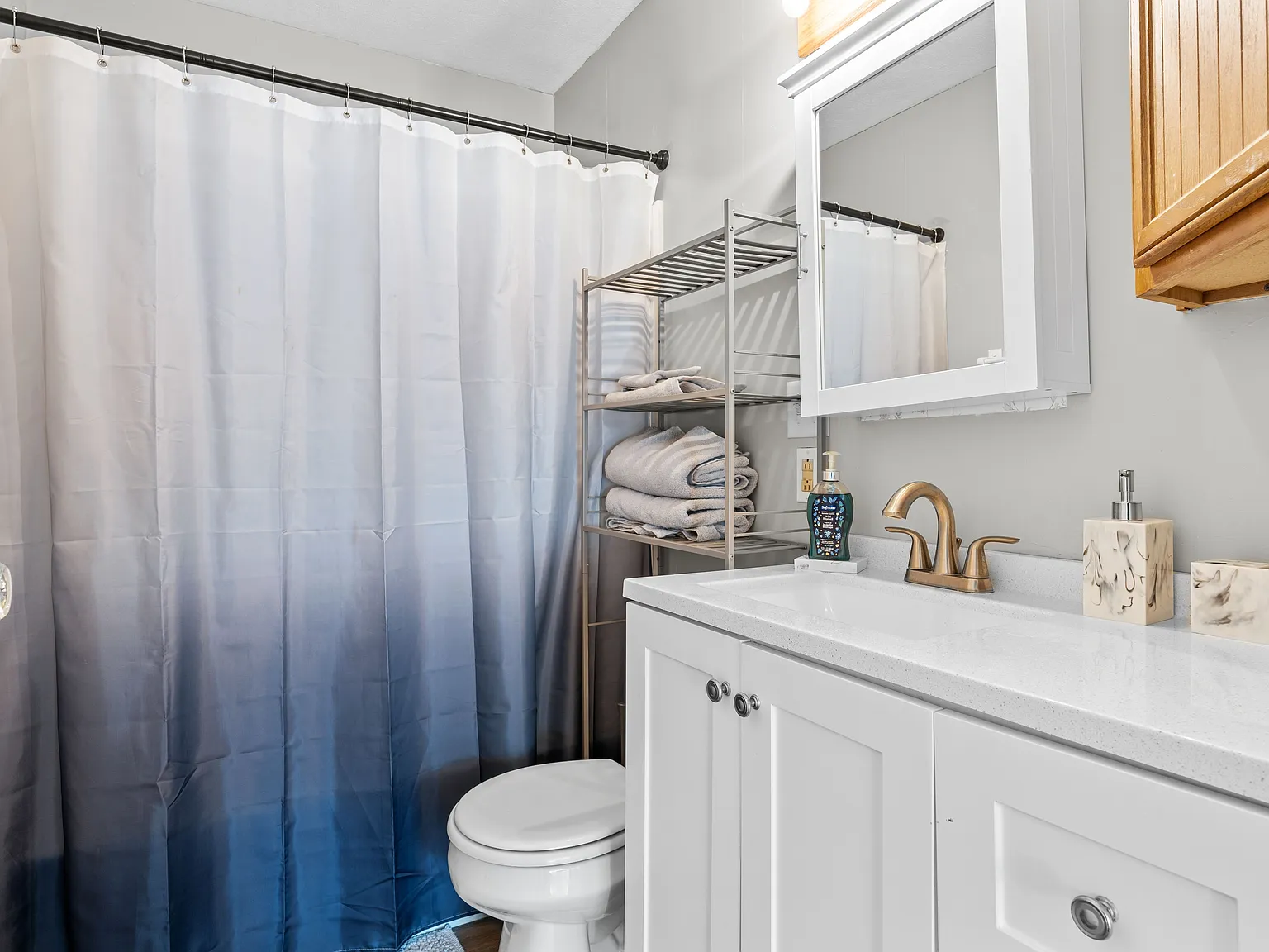 3 bed, 1.0 bath, 1200 sqft, $2,000 — Photo 4