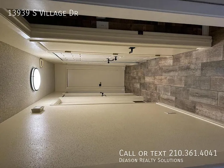 13939 S Village Dr — Photo 12