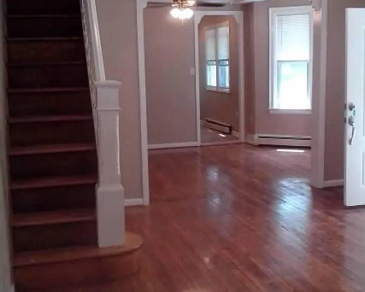 132 E Knight Ave — Photo 1