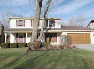 1733 Maple Ln, Wheaton, IL 60187