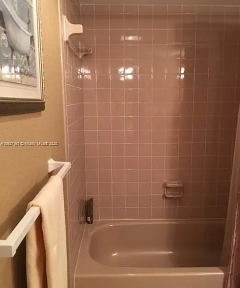 315 SE 11th Ter #305 — Photo 15