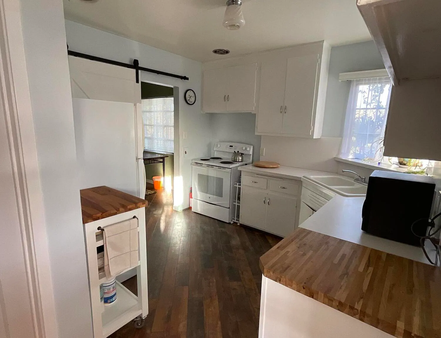 1 bed, 1.0 bath, 983 sqft, $1,850 — Photo 1