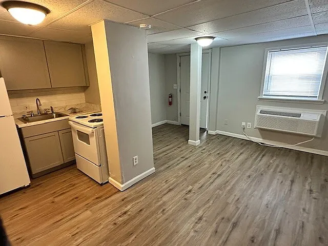 308 E Walnut St — Photo 13