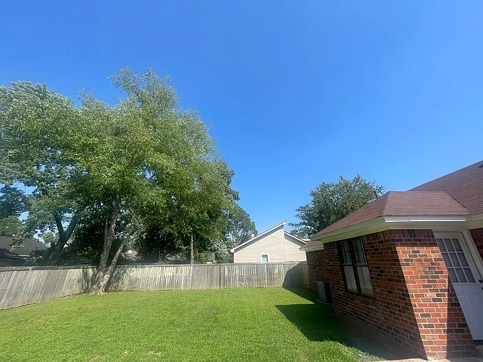 7028 Rose Trail Dr — Photo 23