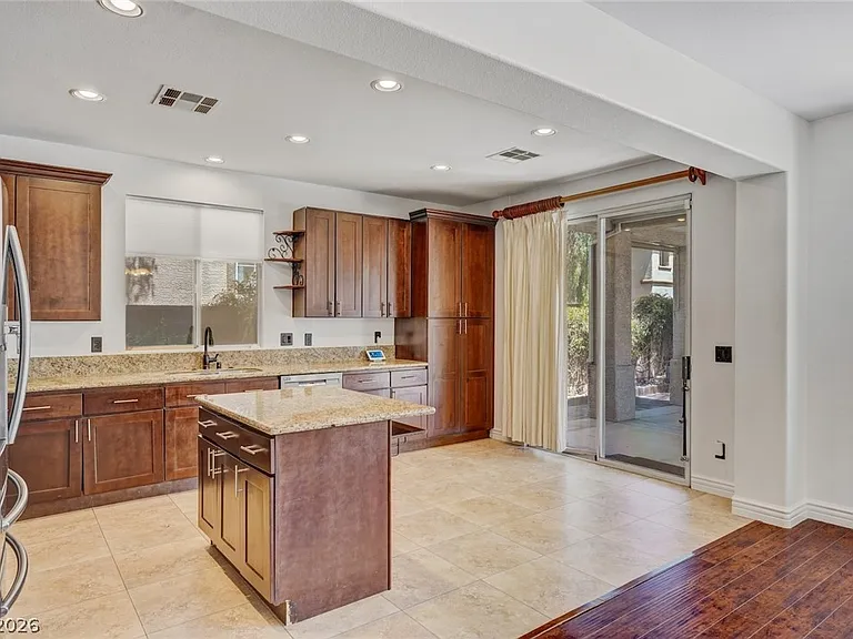 3034 Carbondale St — Photo 16