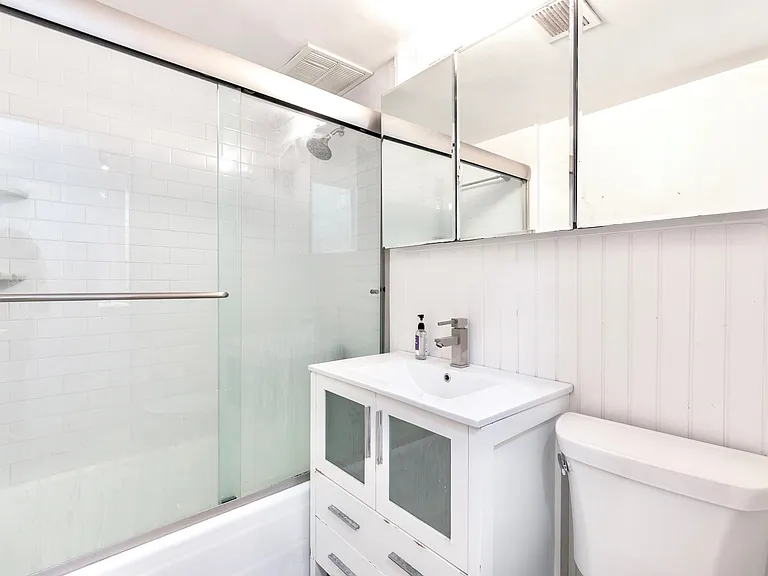 35 E 38th St #5C — Photo 10