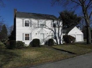 9 Barberry Rd, Rumford, RI 02916