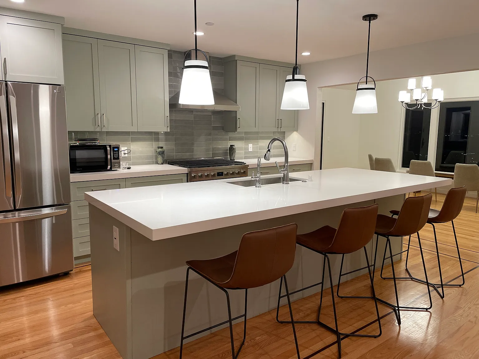 4 bed, 2700 sqft, $9,200 — Photo 3