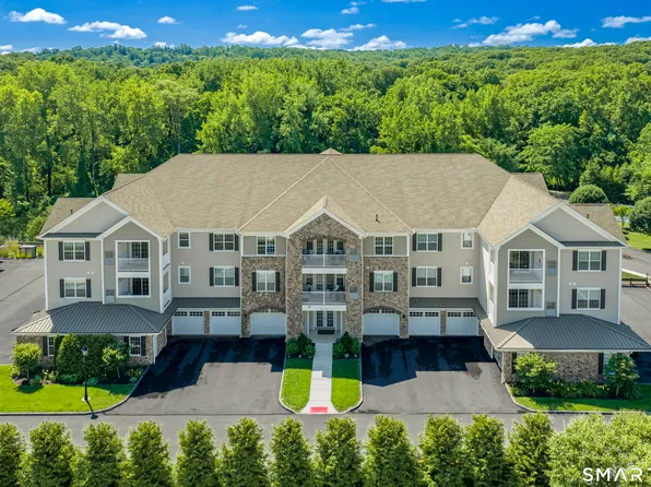 232 Brookside Court #232, Newtown, CT 06470