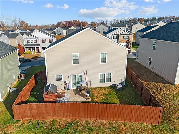 5th image of 104 Saddlehorse Ln