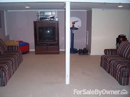 Finished Basement
						:
						Carpeted Area