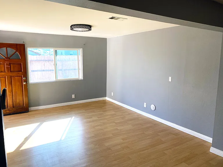 6133 Tipton Way — Photo 7