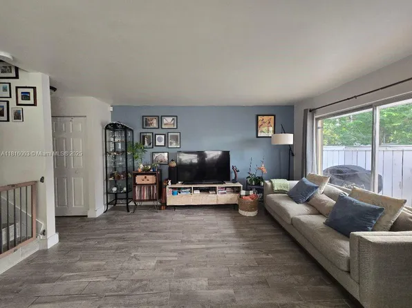 4560 SW 68th Court Cir #61-9, Miami, FL 33155