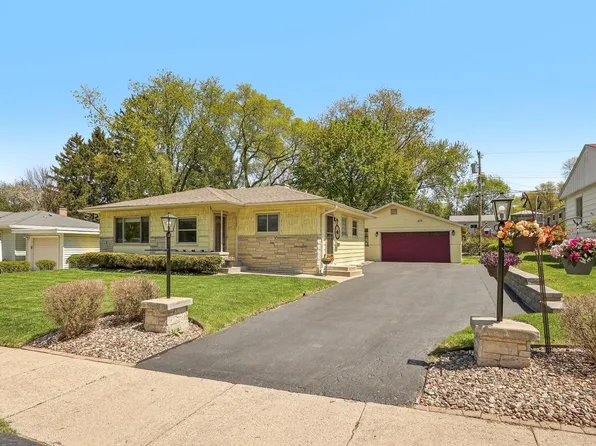 2107 Glenwall DRIVE, Waukesha, WI 53188