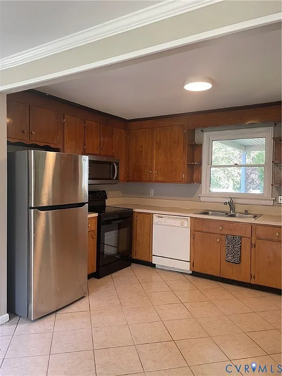 3 bed, 1.5 bath, 1242 sqft, $1,985 — Photo 3