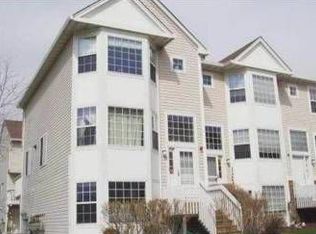 712 Hidden Creek Ln, North Aurora, IL