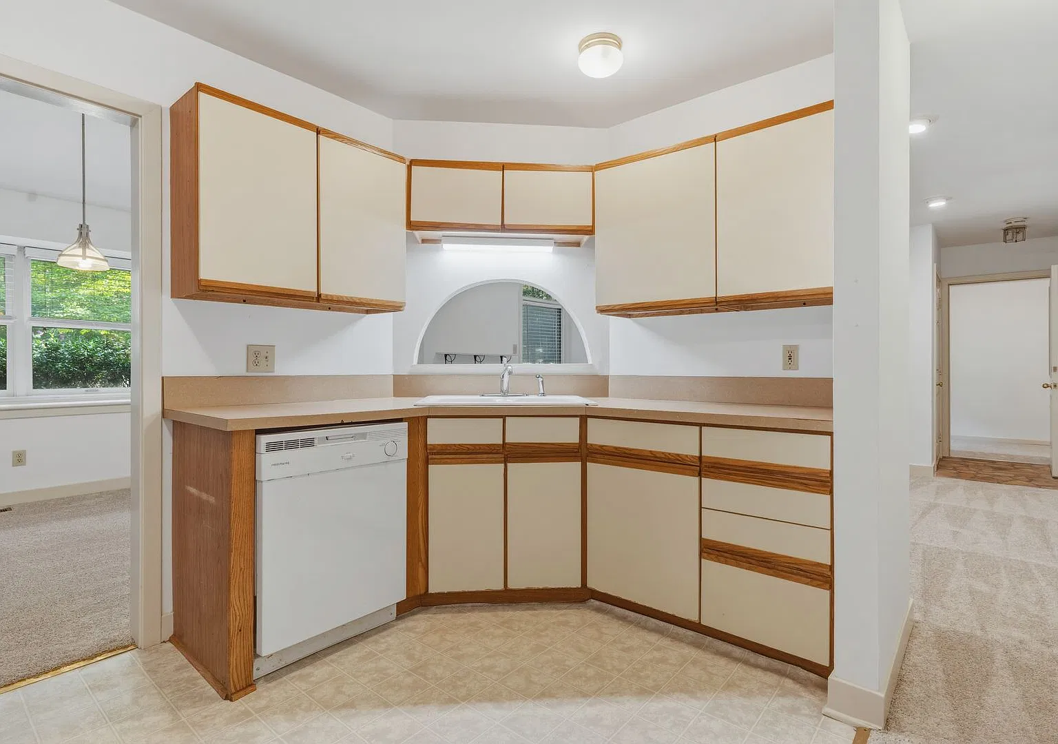 Peaceful 3BR Home on Wooded Lot with Bonus Room & Screened Porch One level living — Photo 4