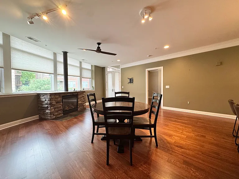 2929A McGee Trafficway #200A — Photo 13