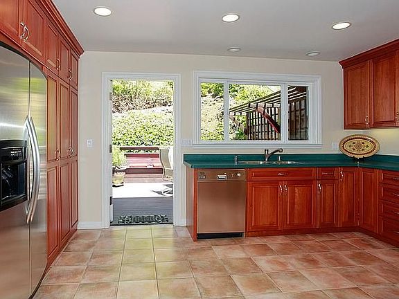 4th image of 474 Ulloa St