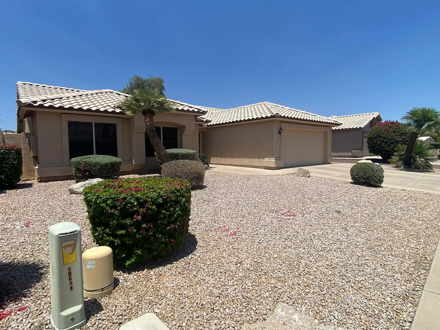 3 bed, 2.0 bath, 1688 sqft, $2,335 — Photo 2