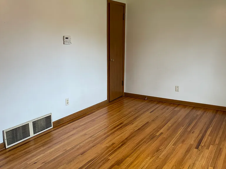 339 Clayton — Photo 7
