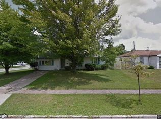 10180 Newkirk Dr, Parma Heights, OH 44130