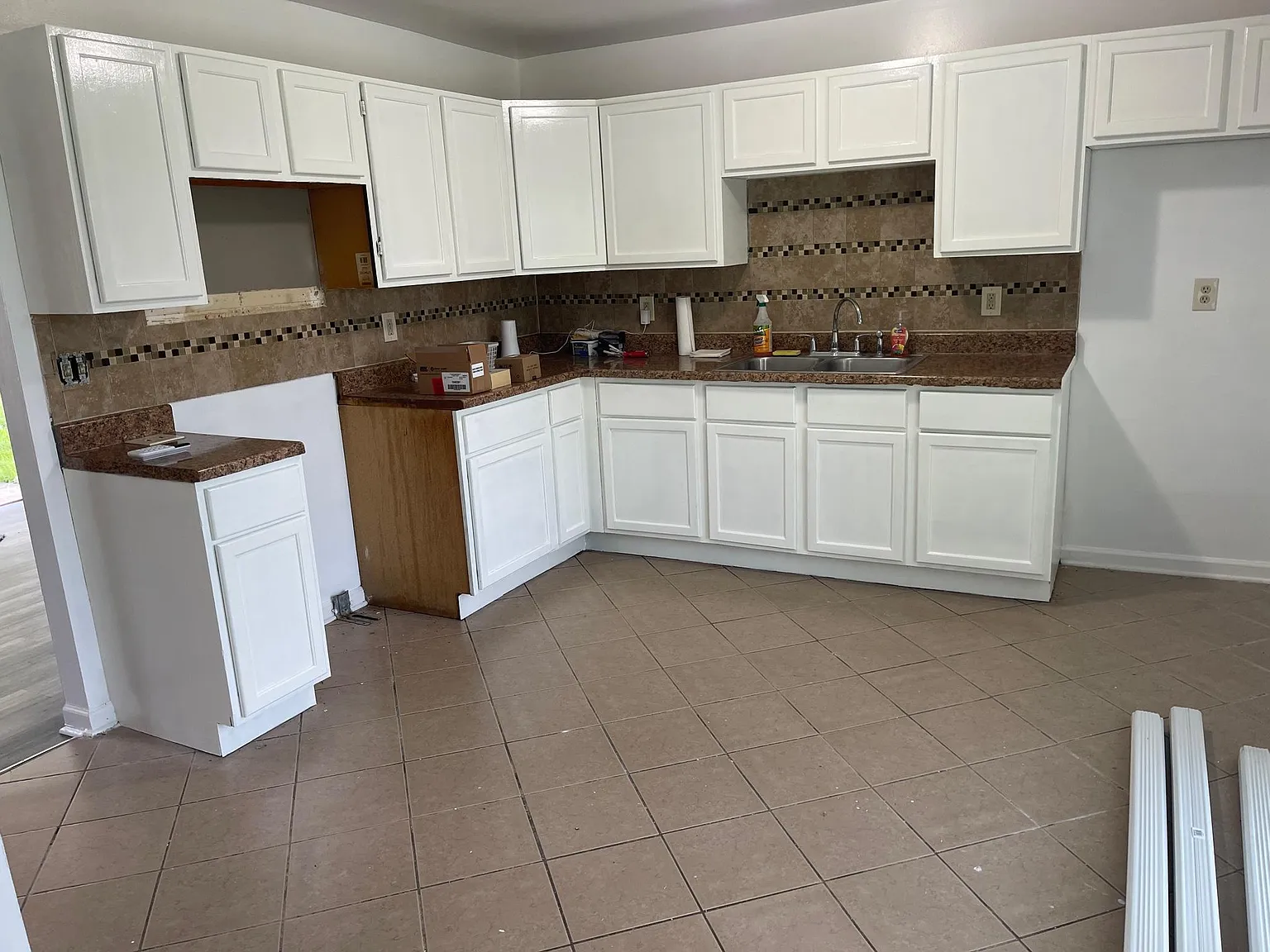 3 bed, 1000 sqft, $1,800 — Photo 2