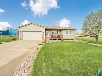 701 Cottonwood Dr, Harrisburg, SD, 57032