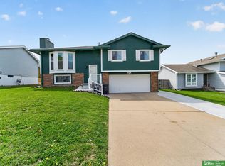 16607 Weir St, Omaha, NE 68135