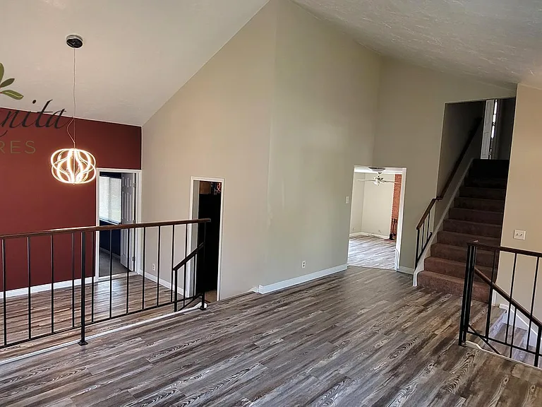 152 Redwood Ave — Photo 5