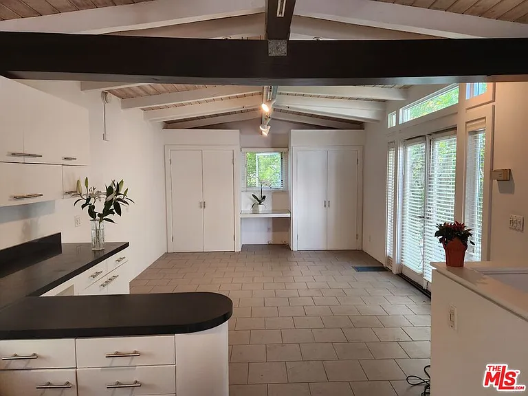 305 S Bedford Dr — Photo 34