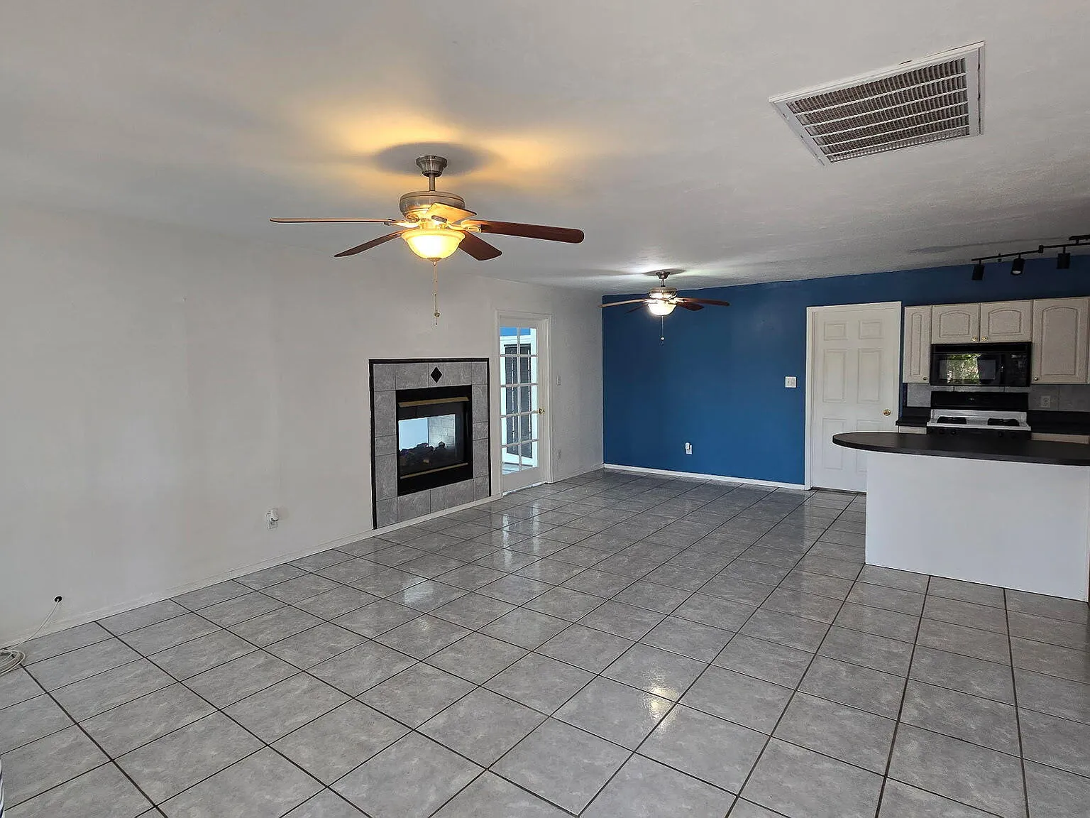 3 bed, 1.0 bath, 1568 sqft, $1,795 — Photo 4