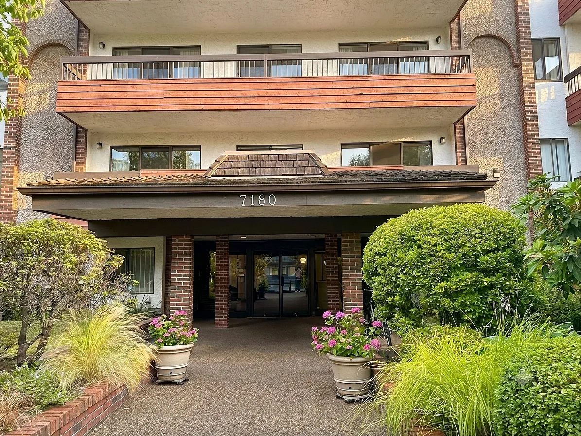 2 bed, 987 sqft, $2,200 — Photo 1