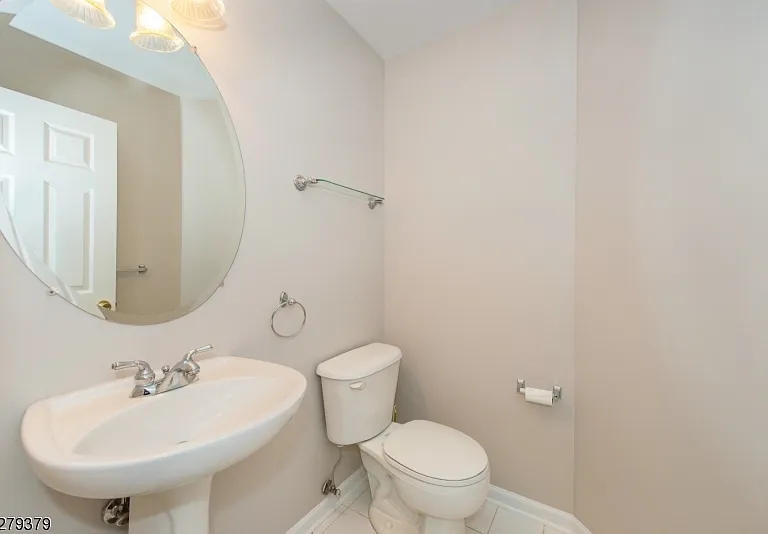 102 Lakeview Ct — Photo 10