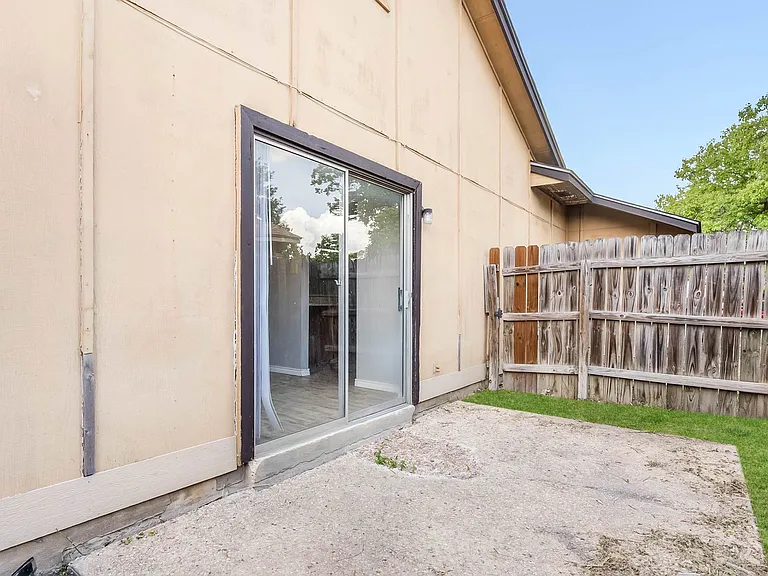 5204 Gawain Dr — Photo 15