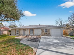 5401 Bayou Dr, Dickinson, TX 77539