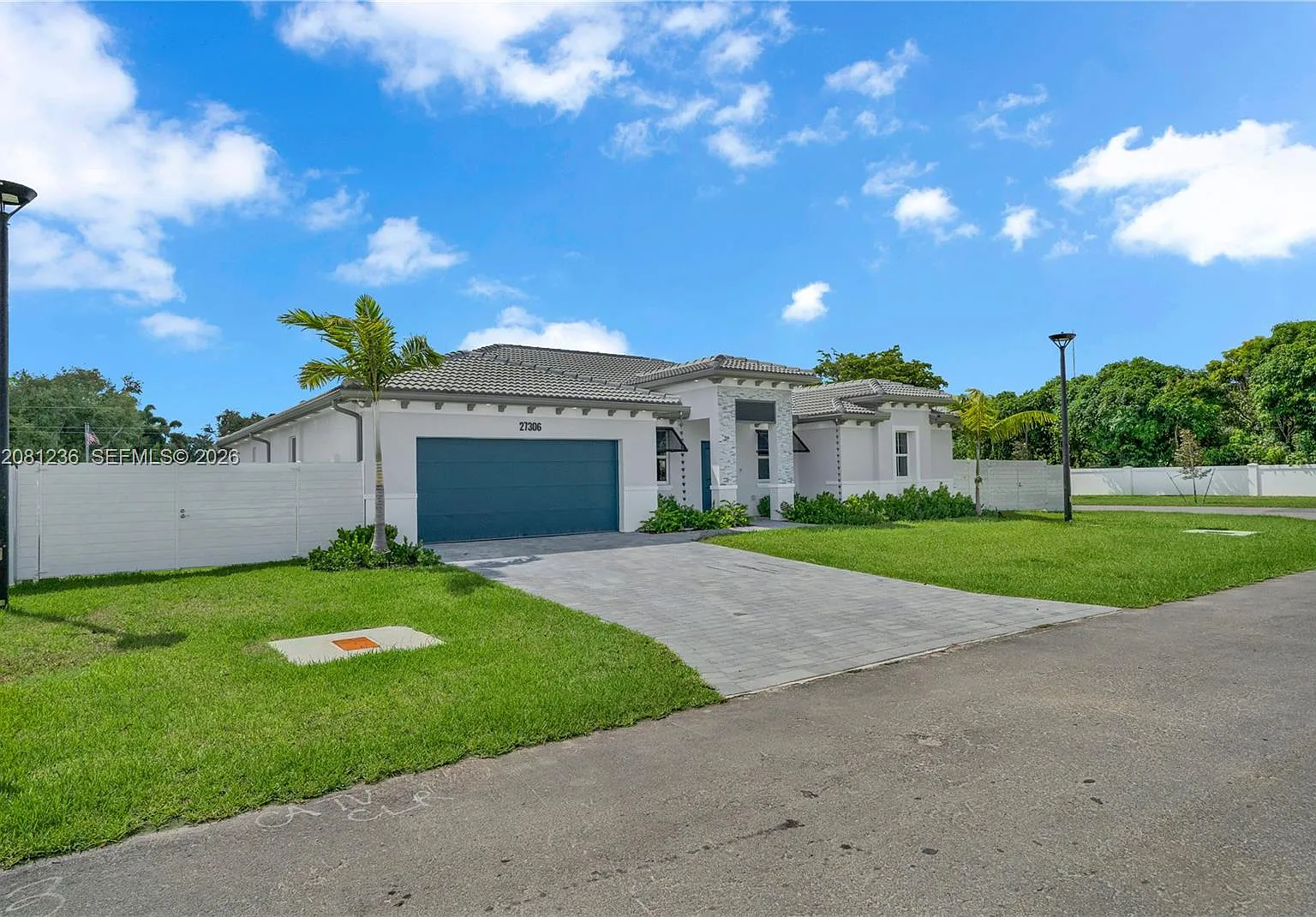 4 bed, 3.0 bath, 2412 sqft, $4,300 — Photo 2