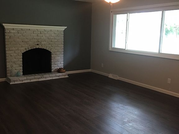 Living Room W/ Fireplace