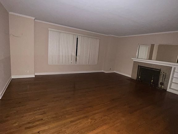 3rd image of 1617 W 83rd St #2