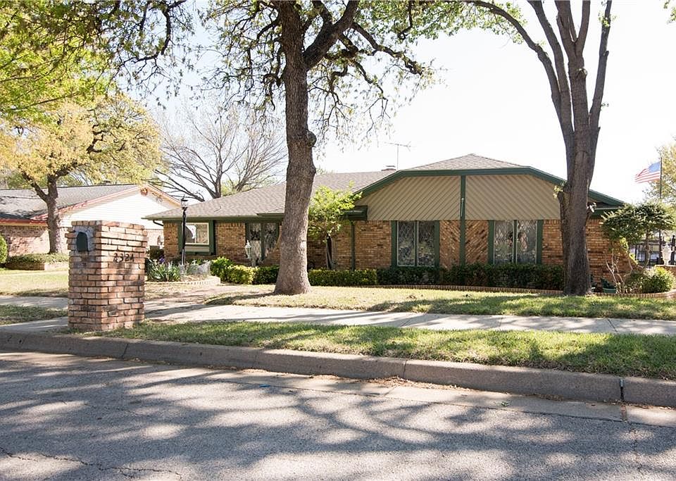 1st image of 2324 Lakeview Dr