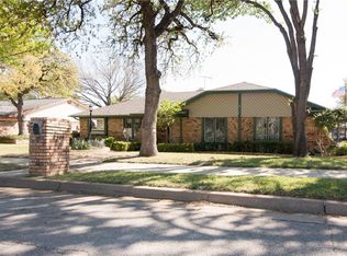 2324 Lakeview Dr, Bedford, TX 76021